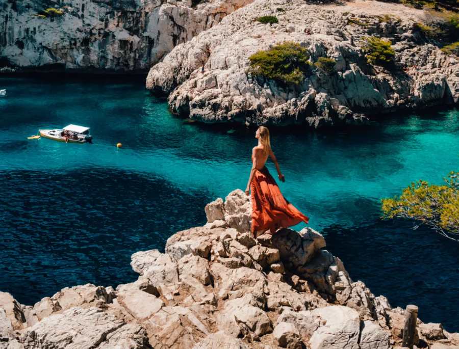 Với thời tiết ấm áp, dễ chịu, không quá nóng cũng không quá lạnh, Calanques mùa xuân chính là điểm đến lý tưởng cho du khách