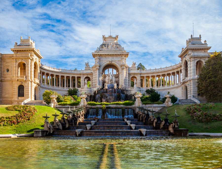 Palais Longchamp là một kiệt tác kiến trúc mang đậm phong cách tân cổ điển nằm tại Marseille, Pháp