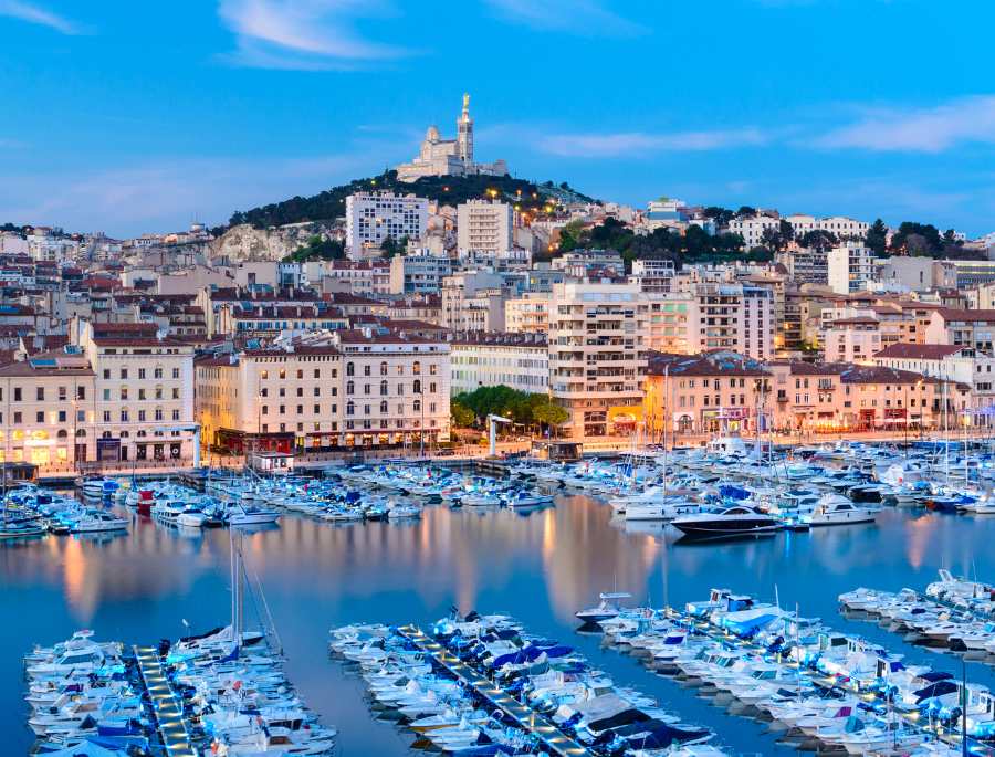 Vieux-Port sở hữu rất nhiều tàu thuyền neo đậu tấp nập