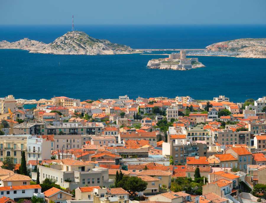 Le Panier là một trong những khu phố cổ nhất và quyến rũ nhất của Marseille, Pháp