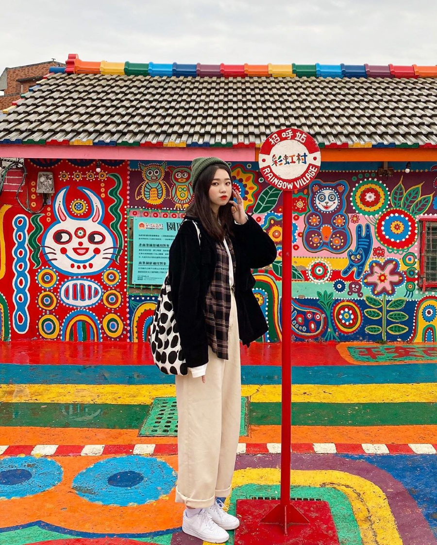 Làng Cầu Vồng - Nơi mọi thứ đều được tô điểm bởi những gam màu rực rỡ, tươi sáng