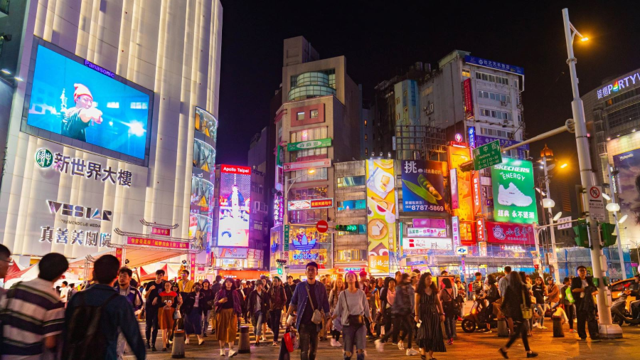 Bước chân vào Ximending, bạn sẽ choáng ngợp bởi hàng ngàn gian hàng tại đây