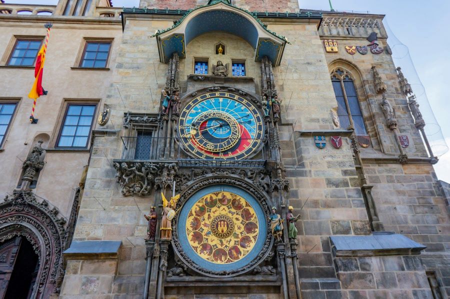 Chiếc đồng hồ thiên văn trăm tuổi nổi tiếng bậc nhất thế giới tọa lạc tại quảng trường Old Town