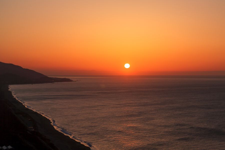 Mũi Irago không chỉ níu chân du khách bởi vẻ đẹp thiên nhiên hoang sơ mà còn bởi khoảnh khắc bình minh diệu kỳ