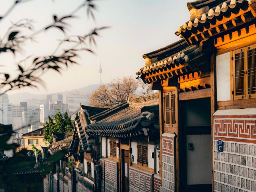 Hanok Bukchon - Làng cổ đẹp nhất Seoul, góc trú ẩn thanh bình giữa lòng phố thị