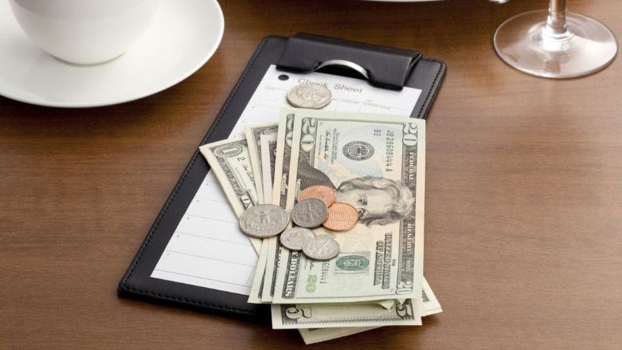 Tiền tip thường được xem là một việc không bắt buộc cũng không được khuyến khích tại Singapore