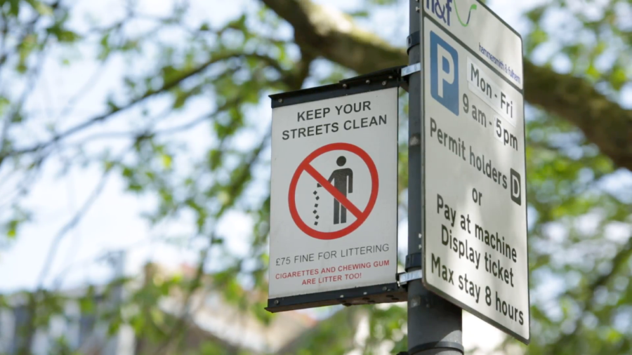 Xả rác nơi công cộng - Một trong những điều cấm kỵ khi đi du lịch Singapore mà bạn nên biết