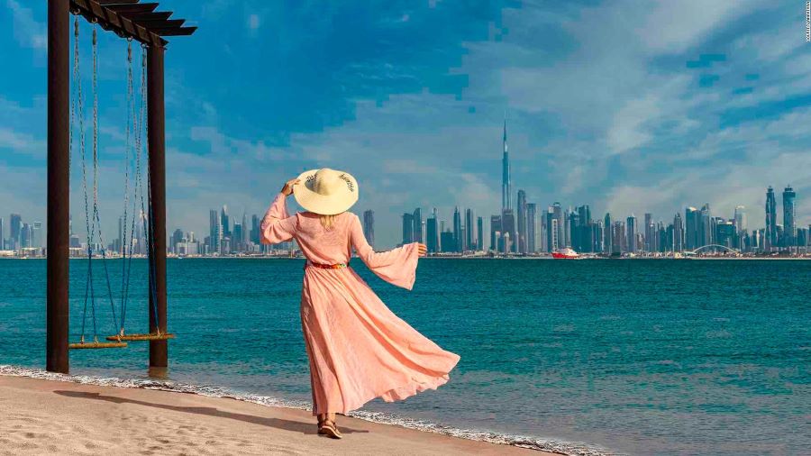 Hãy ưu tiên các bộ trang phục kín đáo, dài tay nhé!