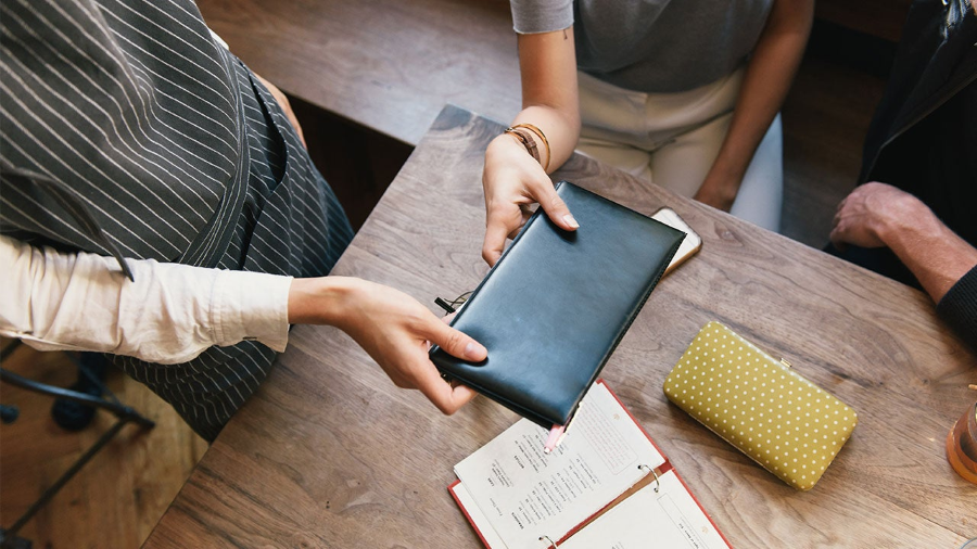 Tại Nhật Bản, việc đưa tiền tip cho nhân viên được xem là hành động thiếu tôn trọng