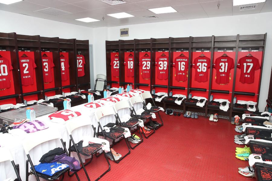 Phòng thay đồ - nơi tập trung của các cầu thủ trước mỗi trận đấu căng thẳng