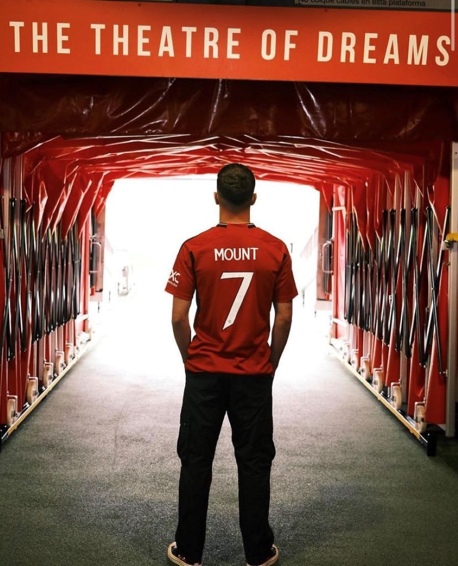 Cảm giác đi ra khán đài bằng con đường các cầu thủ bước ra trước mỗi trận đấu thật khó diễn tả!