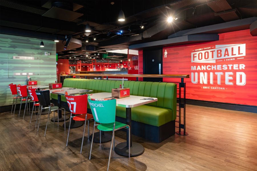 Nhà hàng Red Cafe dành cho khách tham quan nằm trong sân Old Trafford