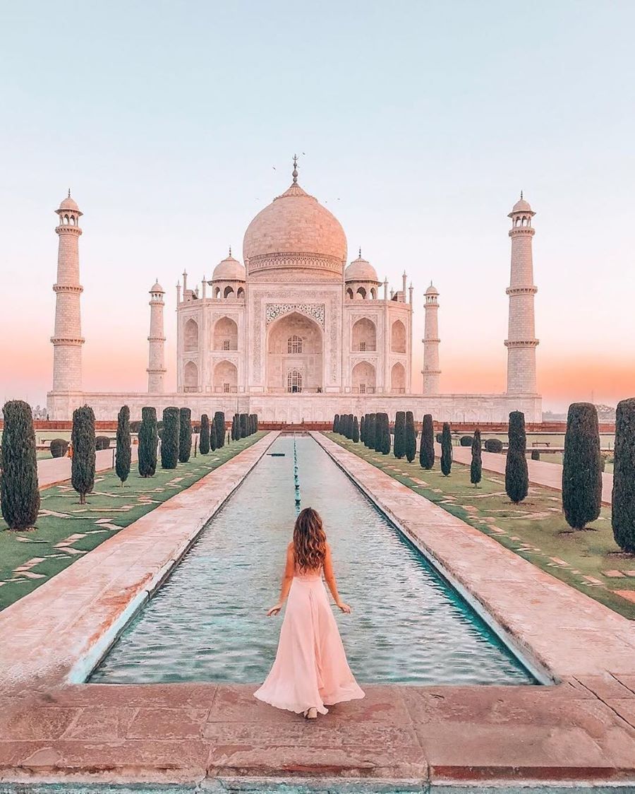 Bạn nhớ lựa chọn những trang phục kín đáo, lịch sự khi vào các nơi linh thiêng