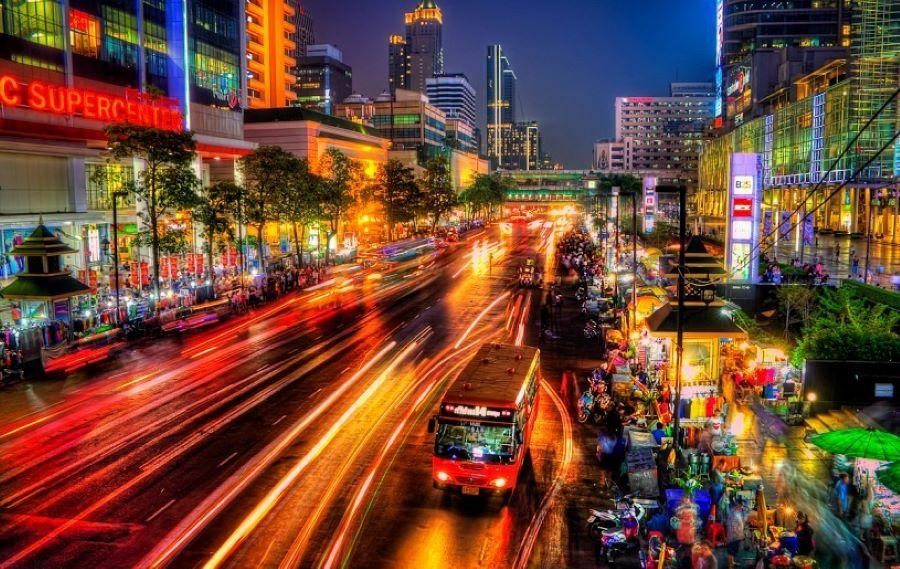 Thành phố bangkok gây ấn tượng mạnh khi màn đêm buông xuống