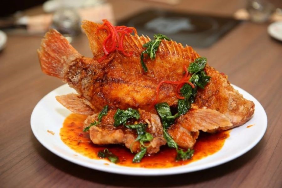 Đánh thức vị giác với món cá chép chua tại Trương Gia Giới