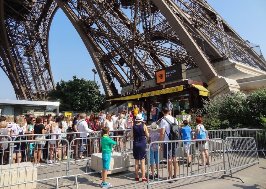 Có rất nhiều cách khác nhau để có thể mua vé lên tham quan tháp Eiffel