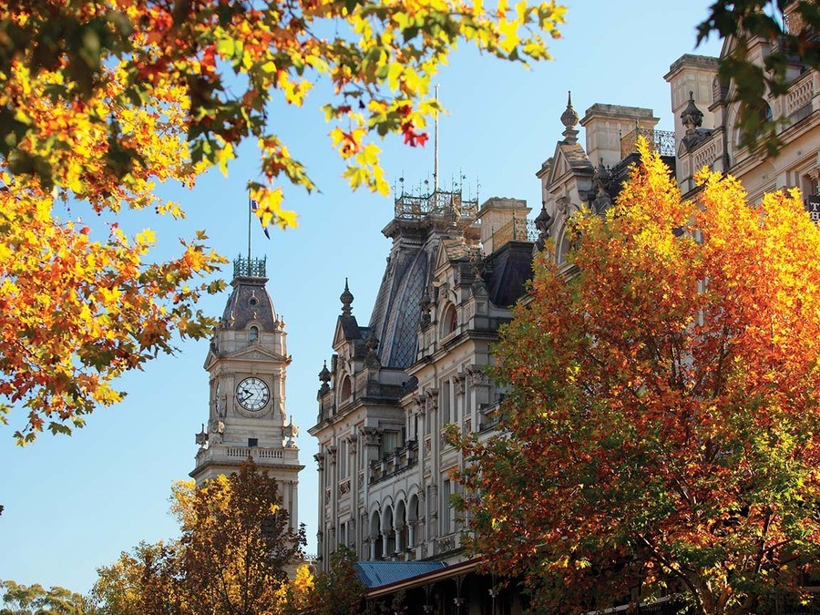 Nước Úc khoác lên mình chiếc áo màu lá đỏ rực rỡ