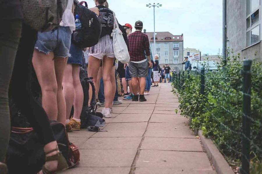 Xếp hàng được xem là văn hoá cơ bản tại nước Anh