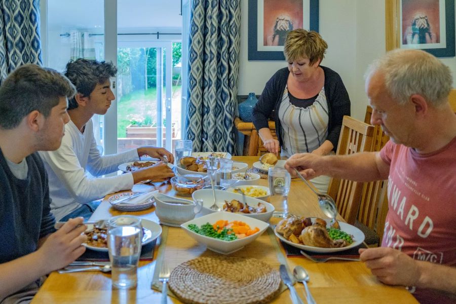 Bạn sẽ được thưởng thức nhiều món ăn hấp dẫn đến từ nhiều nền ẩm thực trên thế giới tại Anh