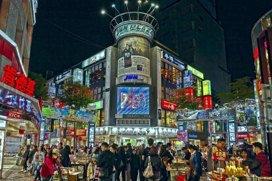 Càn quét khu Chợ đêm sầm uất tại Đài Nam