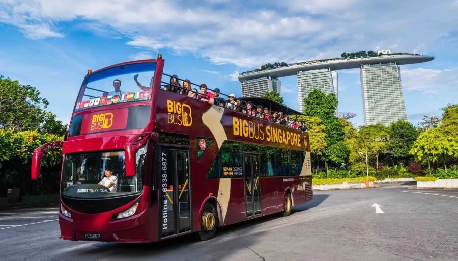 Với hệ thống hiện đại, xe bus - Một trong những phương tiện được sử dụng nhiều khi đi du lịch Singapore