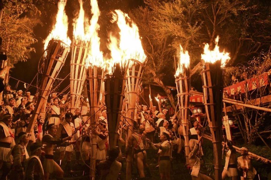 1000 cây đuốc tại các bậc đá trước chùa Kurama sẽ được thắp lửa