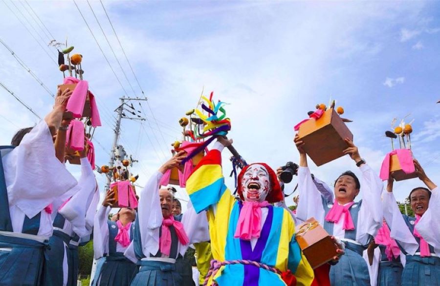 Lễ hội cười Warai Matsuri được tổ chức vào ngày 12 tháng 10  tại Hidakagawa.