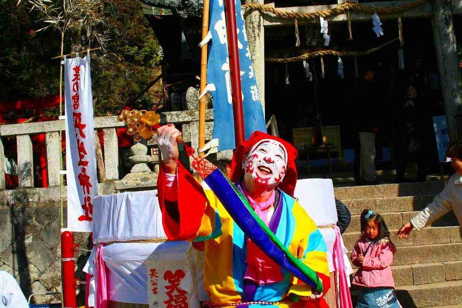 Màu sắc bắt mắt trong Lễ hội cười Warai Matsuri