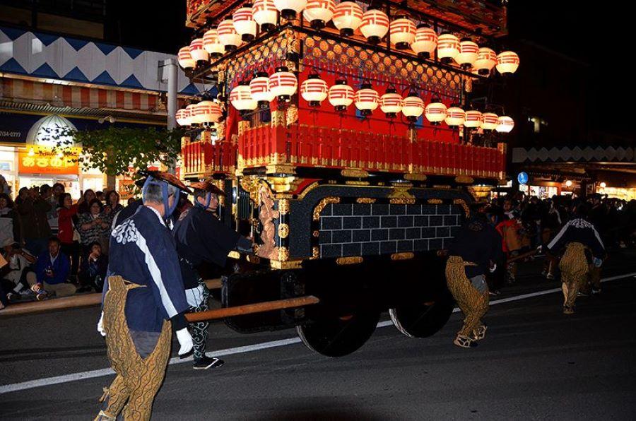 Những cỗ xe Yatai được trang trí bởi những hoa văn cực kì tinh tế và mang đậm giá trị nghệ thuật