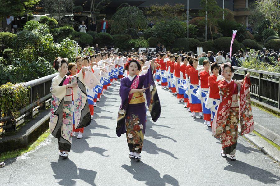 Lễ Hội được tổ chức hàng năm vào ngày 3 tháng 11, là một kỳ nghỉ quốc gia tại Nhật Bản được gọi là Bunka no Hi (Ngày Văn hoá)