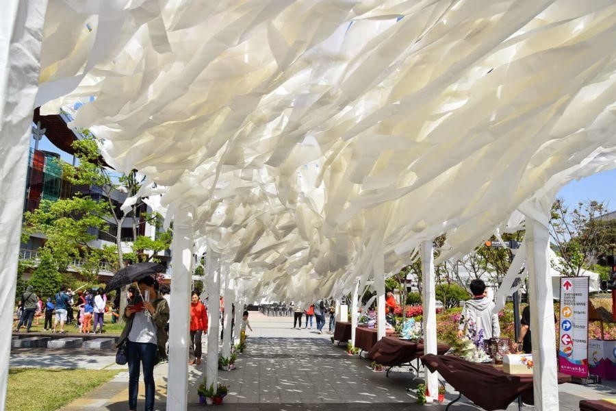 Lễ hội Hanji - lễ hội giấy độc đáo diễn ra vào cuối tháng 9 hằng năm của Hàn Quốc