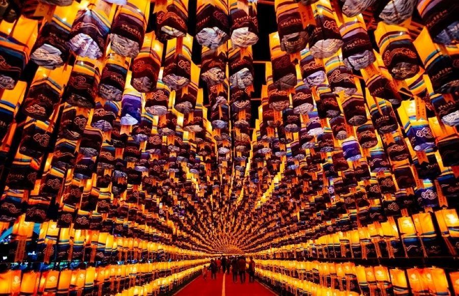 Lễ hội lồng đèn Jinju sáng rực cả một góc trời