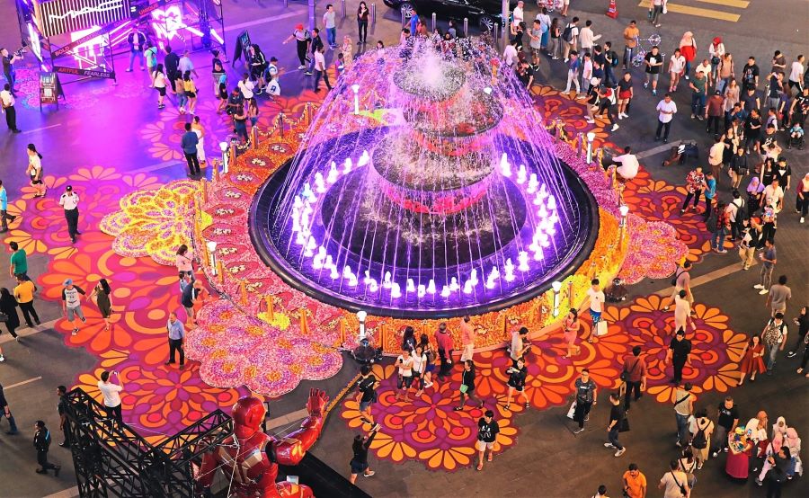 Khung cảnh nhộn nhịp trong khoảng thời gian diễn ra lễ hội