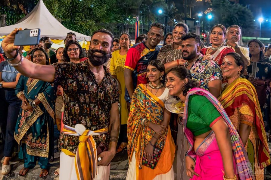 Du khách trên toàn thế giới tới tham gia lễ hội