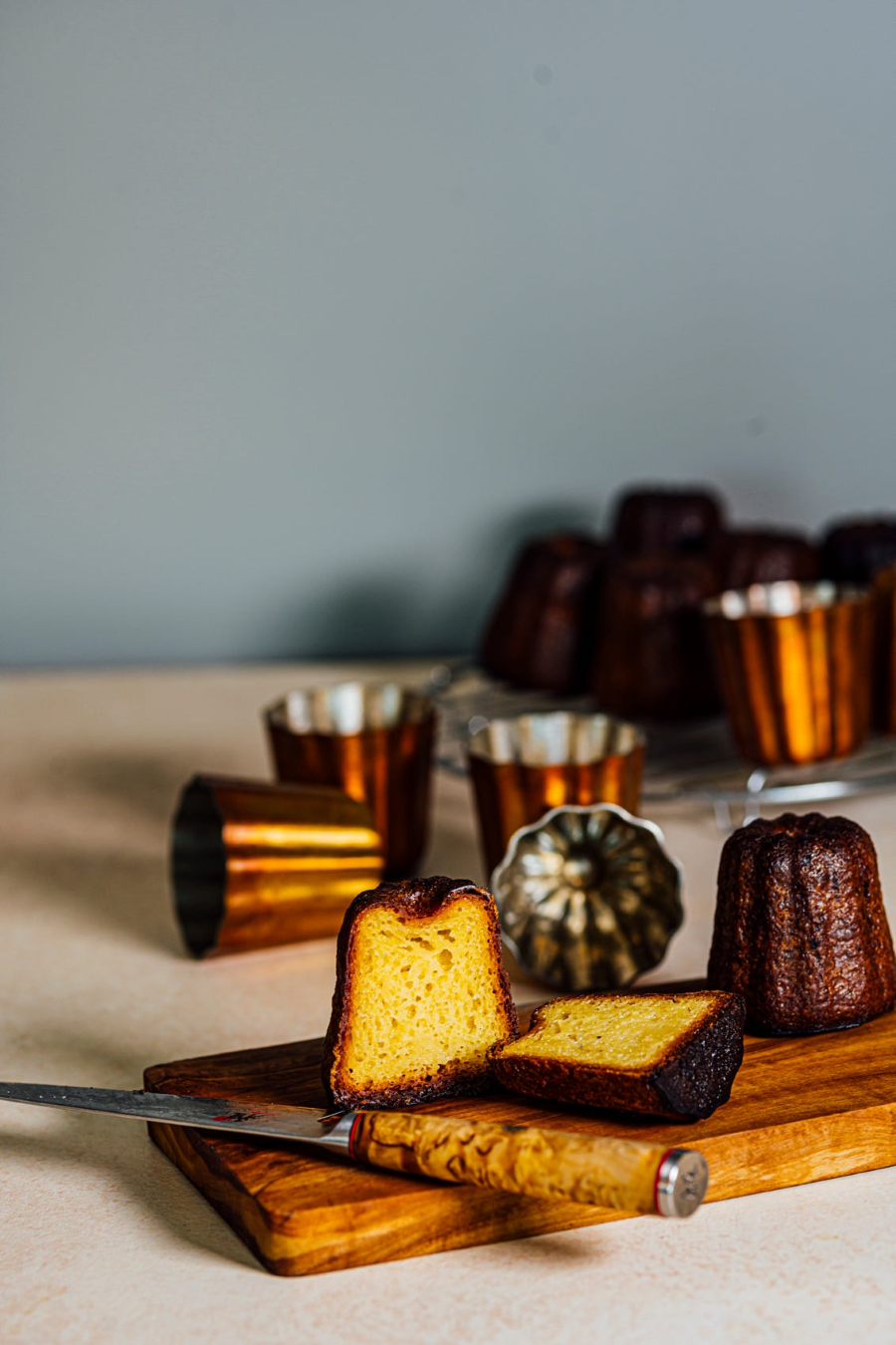 Một trong những loại bánh ngọt Pháp hấp dẫn mà Top Ten Travel muốn giới thiệu đến bạn chính là Cannelé