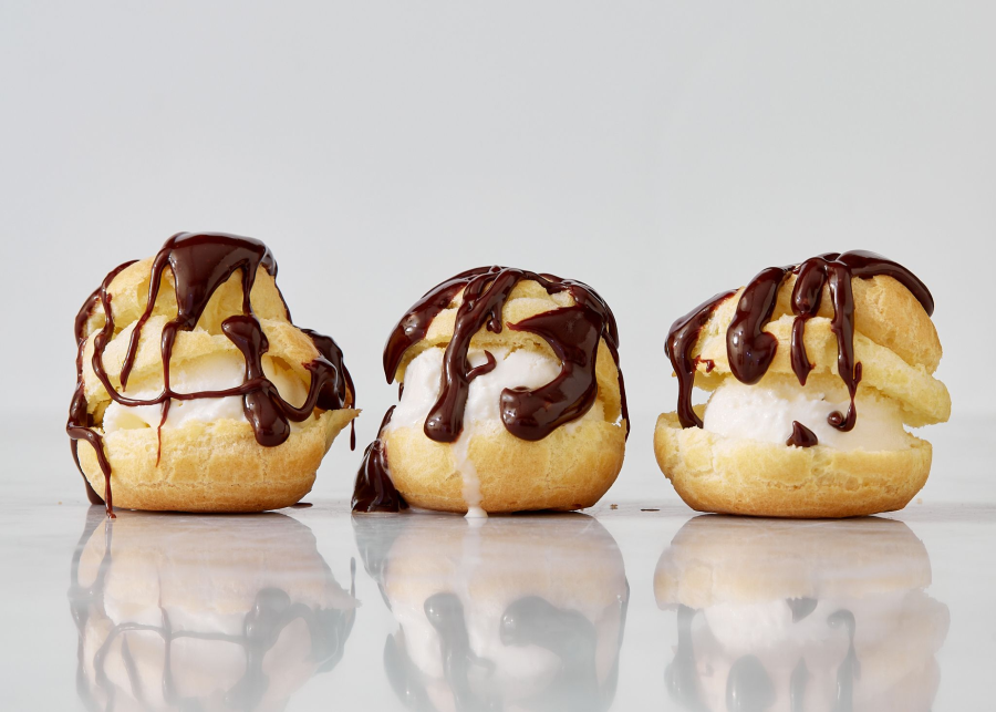 Bánh profiterole là một món tráng miệng phổ biến tại Pháp được nhiều người yêu thích