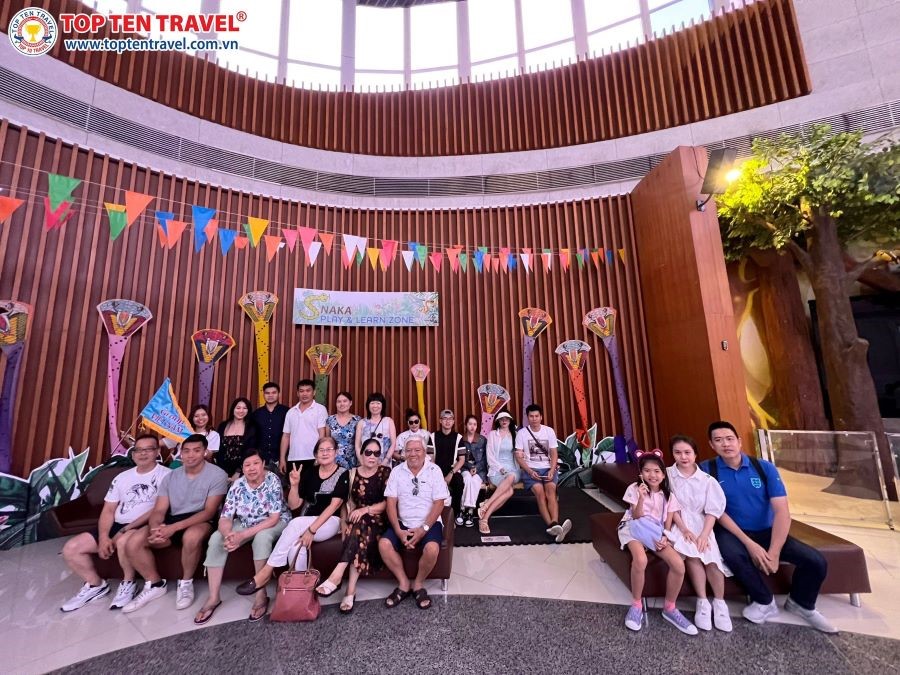 Đoàn khách Top Ten Travel tham quan, khám phá Thái Lan