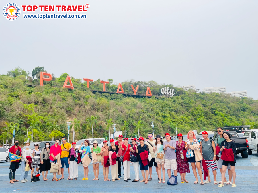 Đoàn khách Top Ten Travel tham quan du lịch tại Thái Lan