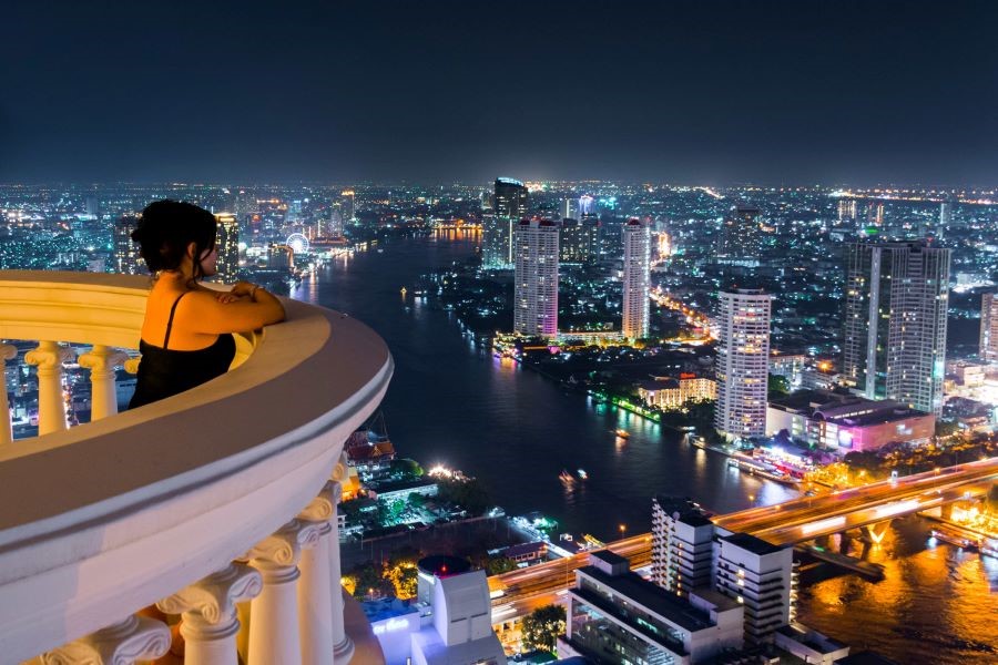 Bangkok về đêm khi thành phố lên đèn thật lung linh rực rỡ