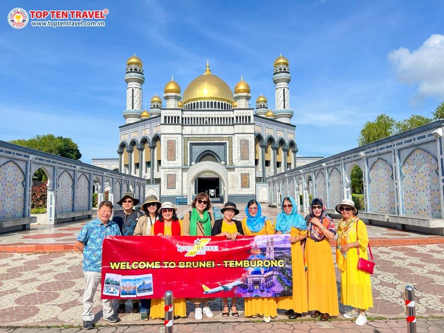 Đoàn Khách Top Ten Travel tham quan và khám phá Brunei
