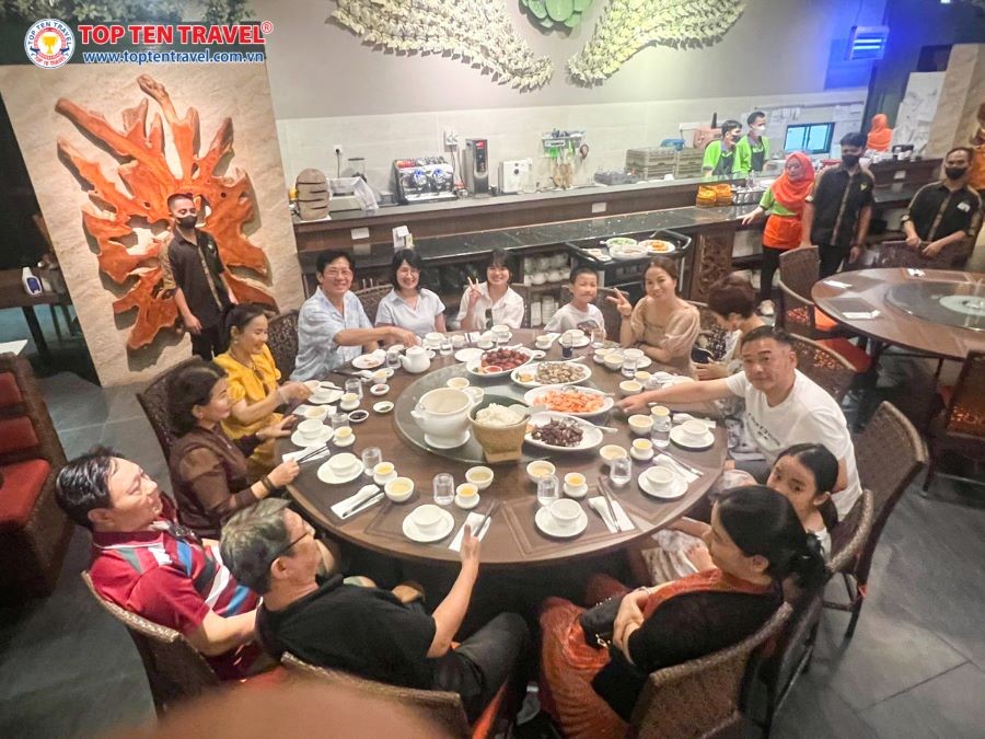 Các bữa ăn tại Brunei thường không có thịt heo