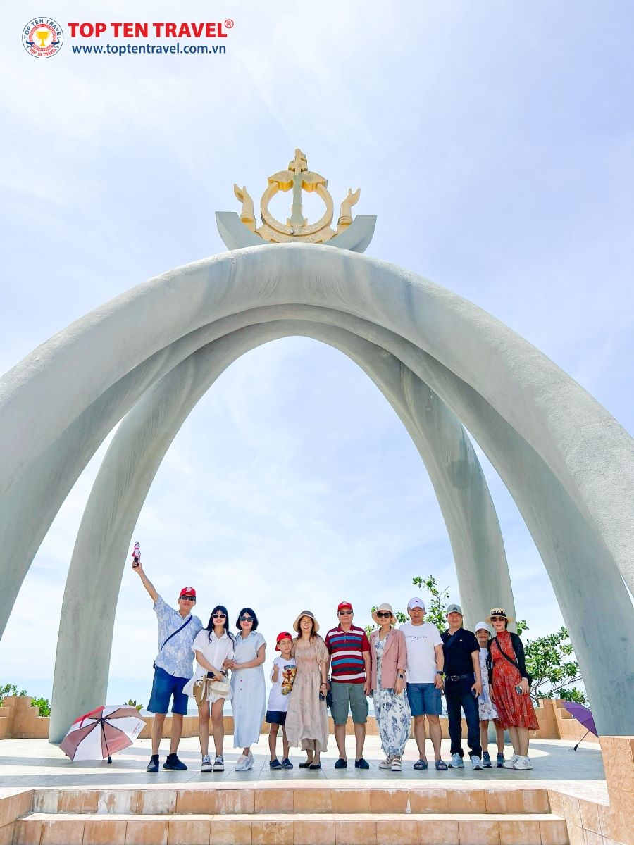 Đoàn Khách Top Ten Travel tham quan và khám phá Brunei