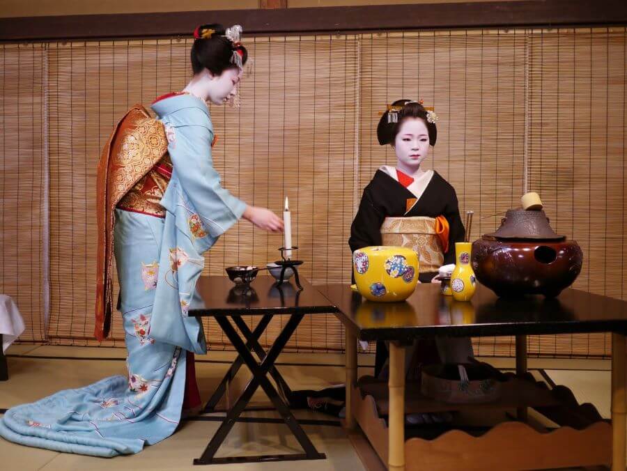 Miyako Odori là một màn trình diễn nghệ thuật độc đáo được diễn ra tại Nhật Bản mỗi khi xuân về