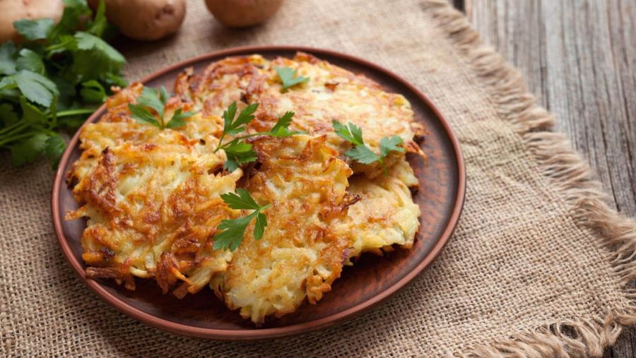 Bánh khoai tây chiên Latkes đặc biệt vào đêm Giáng Sinh của Israel