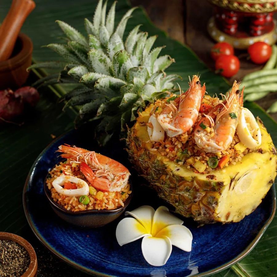 Hương vị khó cưỡng của món Cơm chiên trái dứa chuẩn Thái