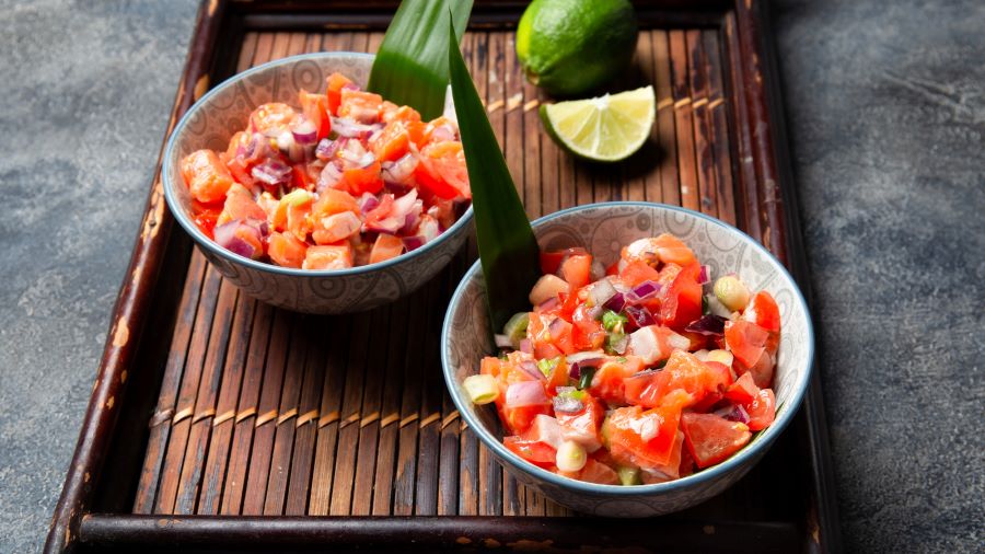 Lomi-Lomi - một món salad cá hồi sống đầy màu sắc và hương vị