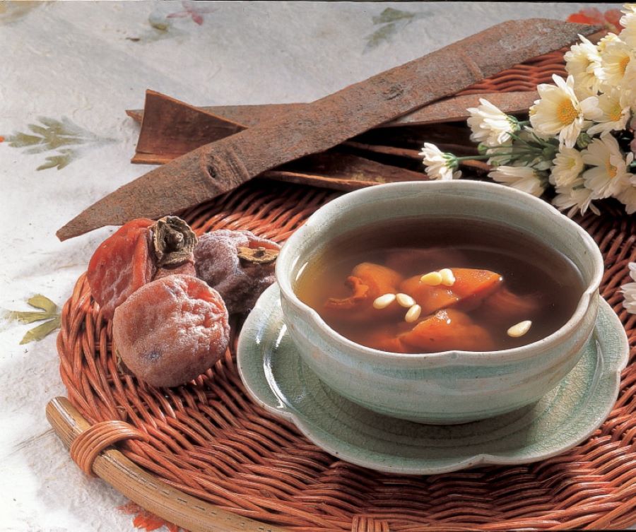 Sujeonggwa là loại thức uống tráng miệng nổi tiếng tại Hàn trong ngày đầu năm mới