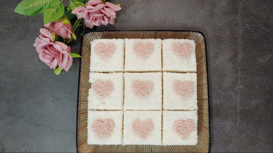 Bánh Baekseolgi có màu trắng muốt, mềm xốp và mang hương vị ngọt dịu, thanh mát