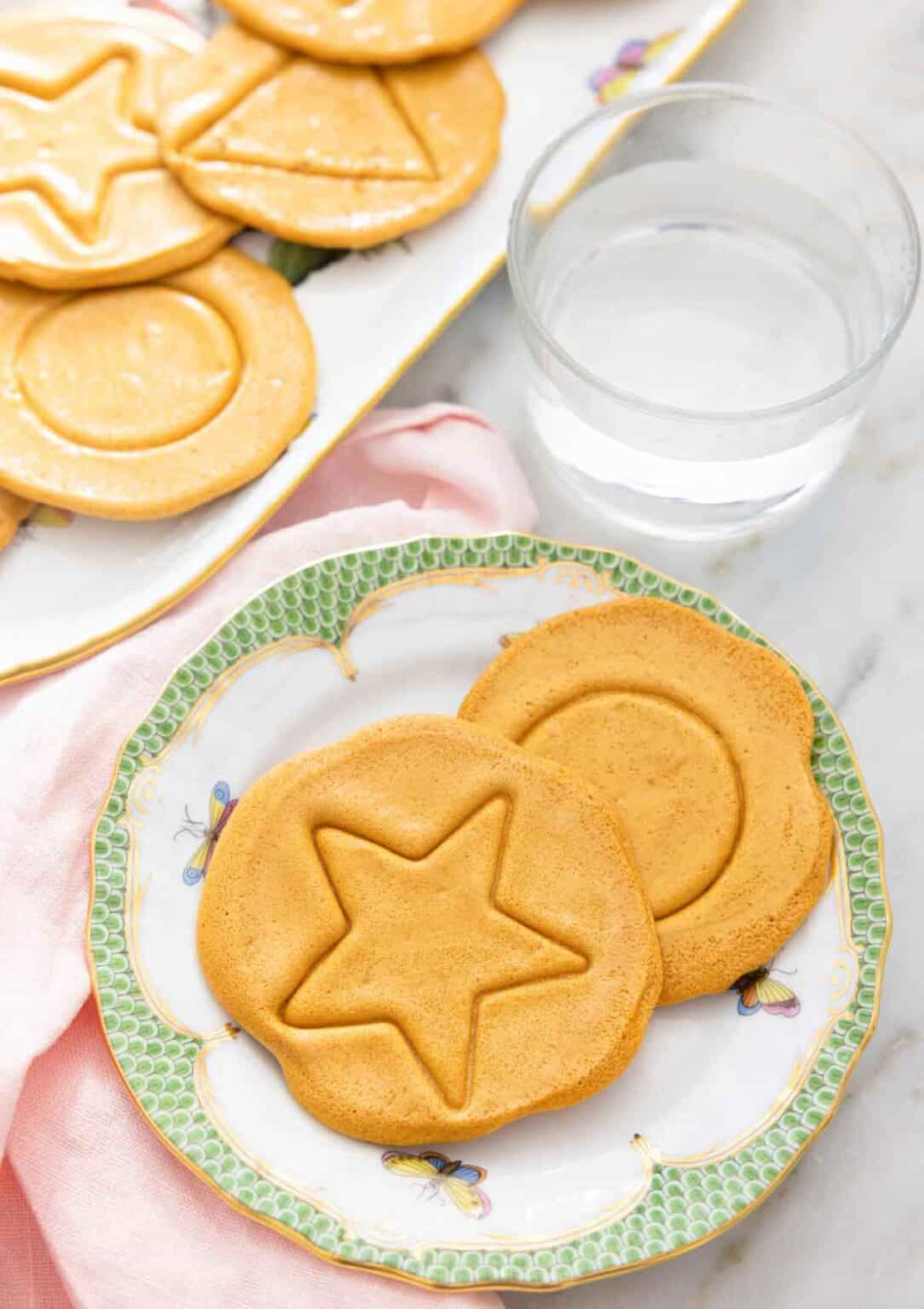 Dalgona là một loại kẹo cứng nổi tiếng tại Hàn Quốc