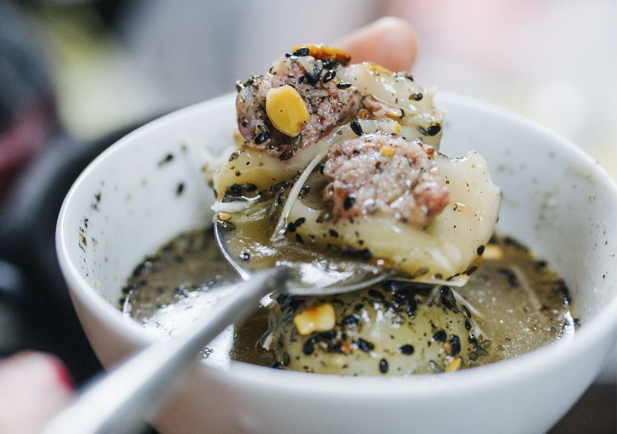 Phần nhân của bánh trôi tàu vô cùng hấp dẫn